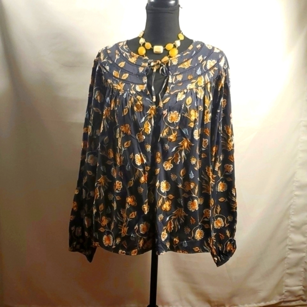 Universal Thread floral Navy Blouse Size Large New with tags